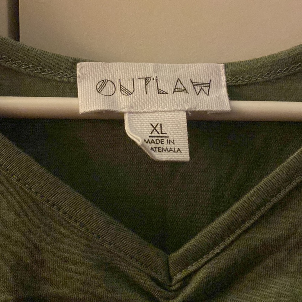 crop top - Picture 2 of 2